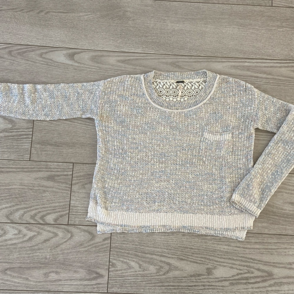 Free People women’s light sweater/top. Size: XS/PT